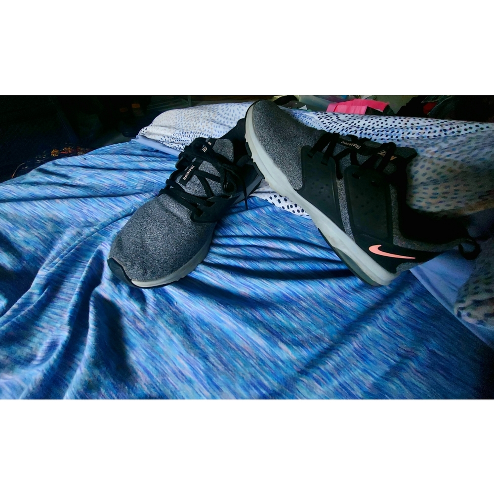 WOMENS NIKE TRAINING SHOES
